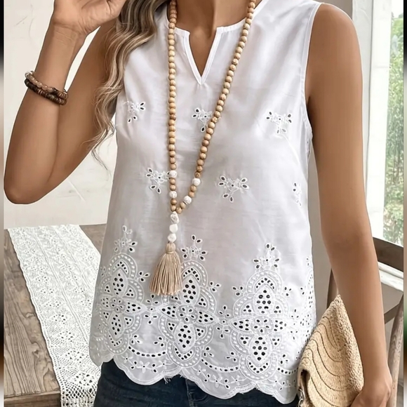 🐎 NEW! White Embroidered Sleeveless Top Large - Picture 3 of 3